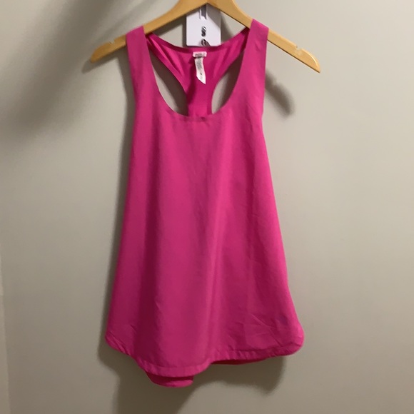 Diadora workout shorts and tank top - Picture 9 of 10
